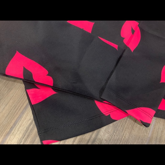 Black Crop Top with Hot Pink Lips 👄 - Picture 6 of 6